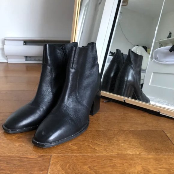 Black Boot - Picture 3 of 3